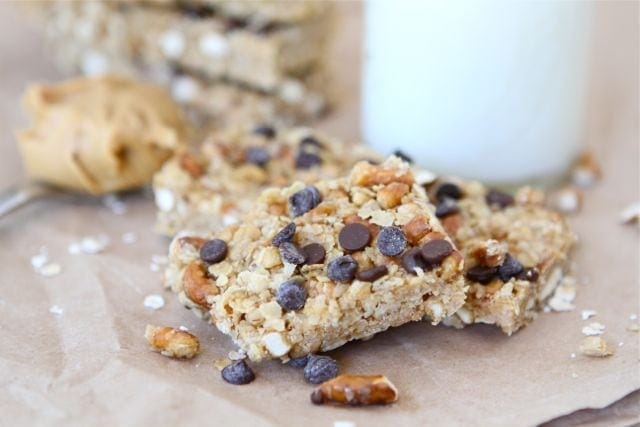 peanut butter pretzel chocolate chip granola bars - Article 1